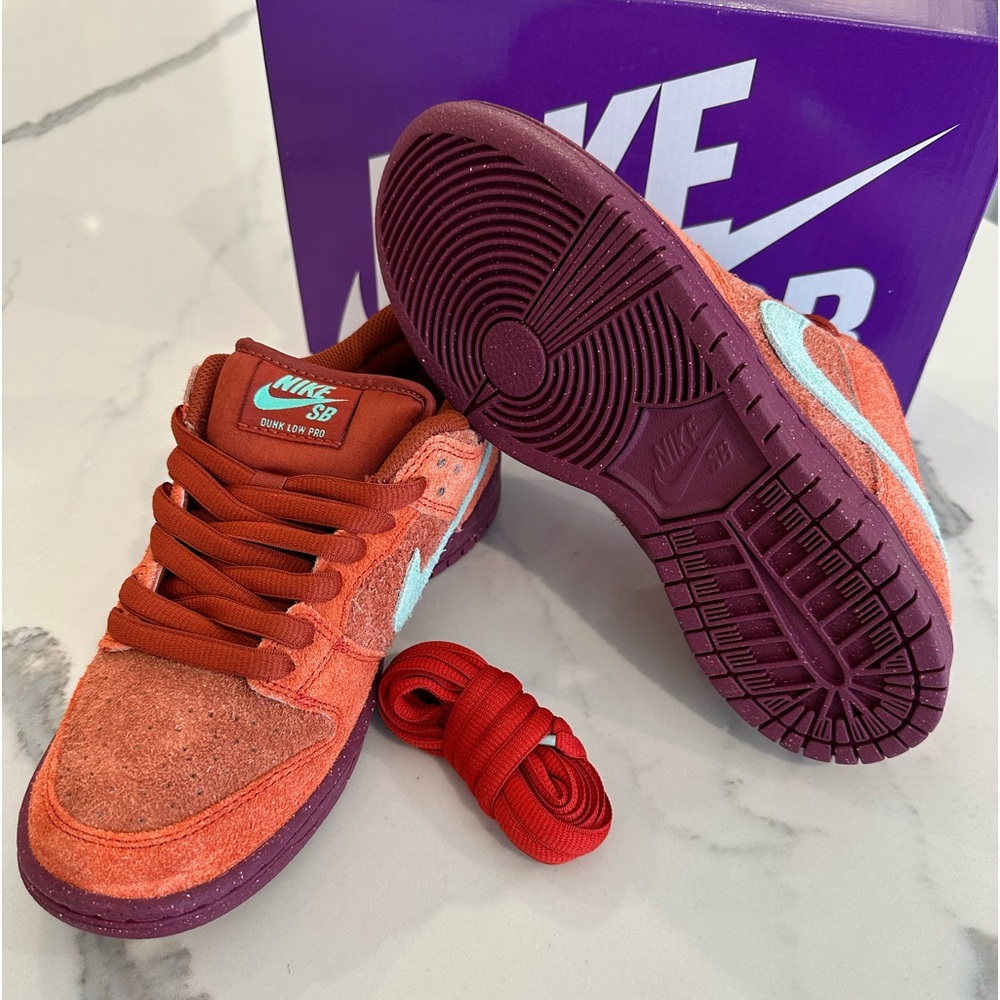 Nike Dunk Low SB Mystic Red - Picture 5 of 6